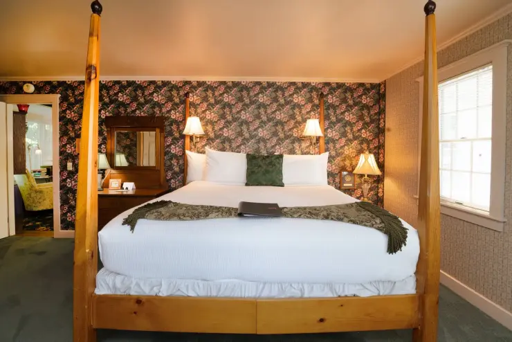 Lily Room at Yelton Manor